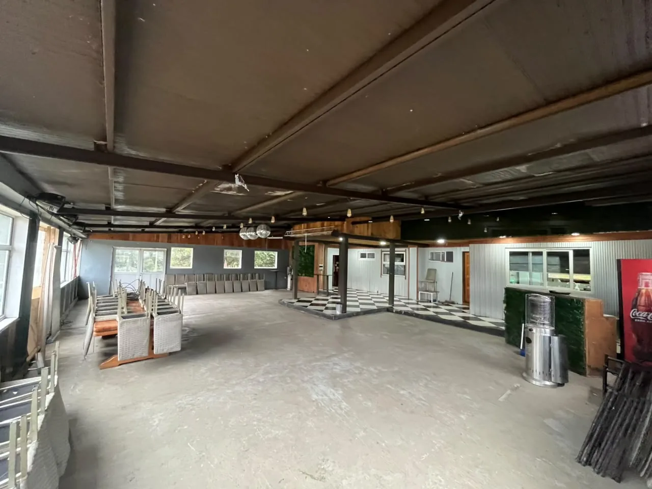 Salón de Espacio Nonguén sin montaje, vista general