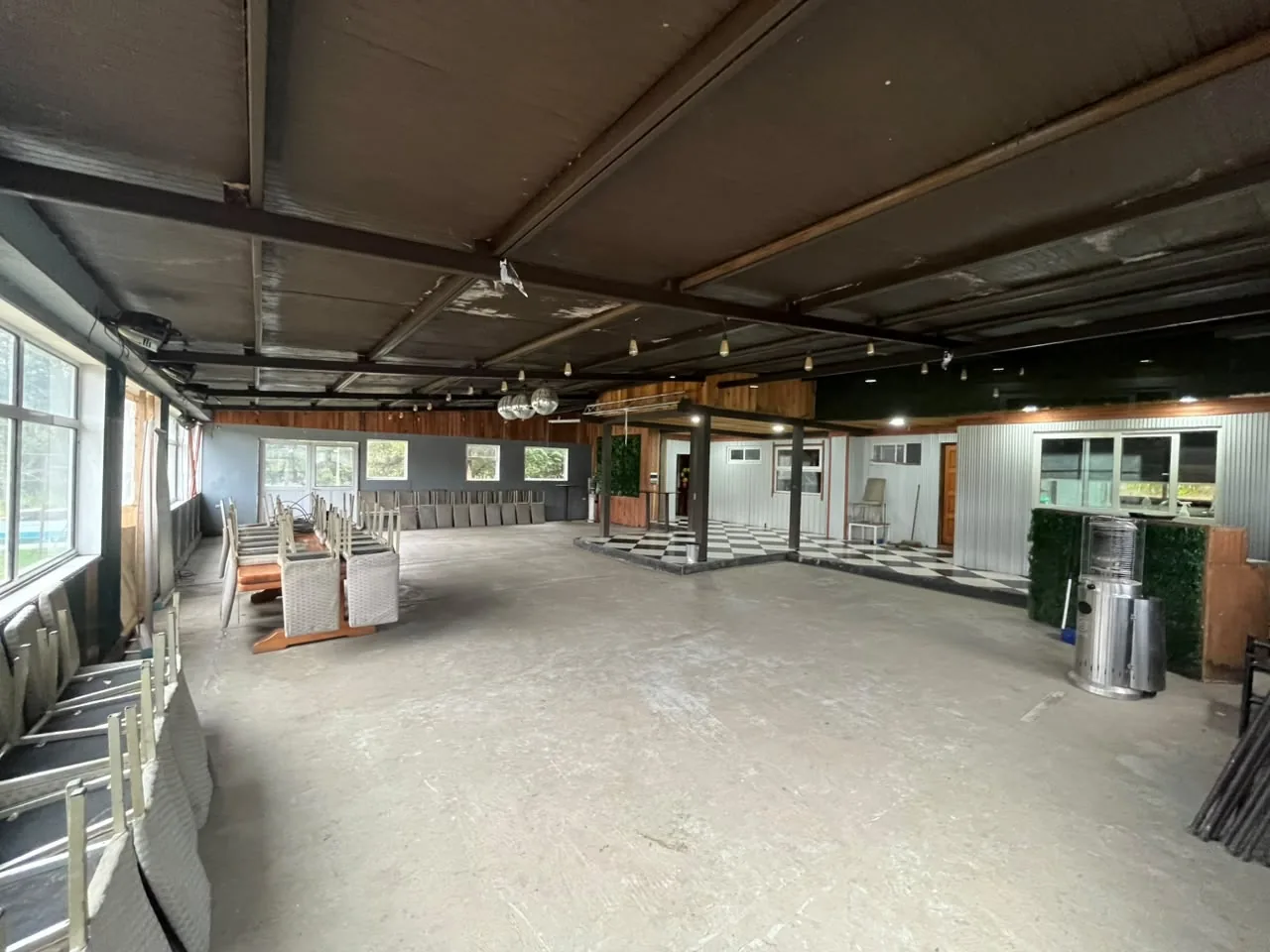 Salón de Espacio Nonguén sin montaje, segundo ángulo