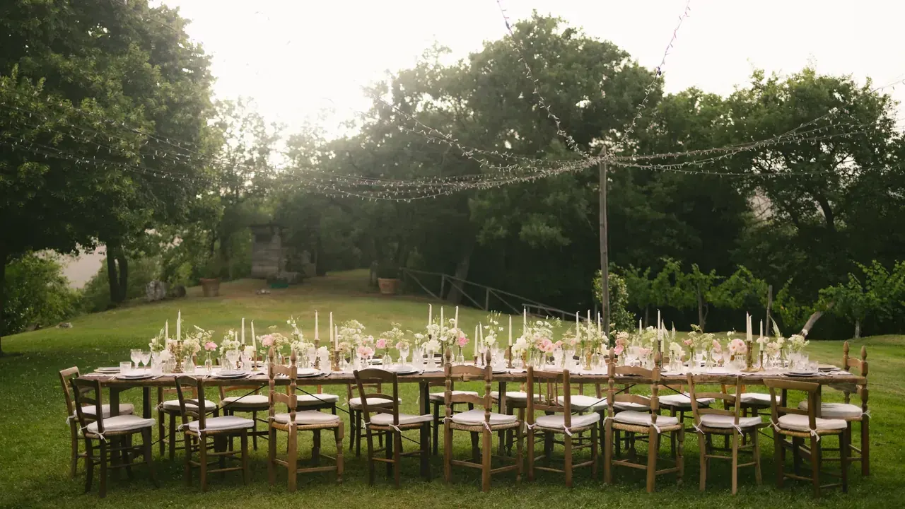 Montaje referencial para una celebración familiar al aire libre