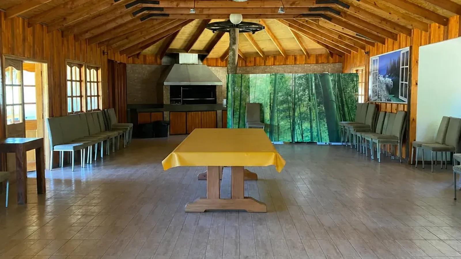 Salón interior de La Pastrana en Concepción
